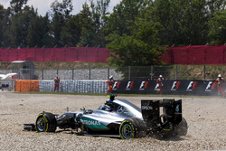 Ніко Росберг, Mercedes AMG F1 W07 Hybrid зупинився після зіткнення на першому колі з Льюїсом Хемілт