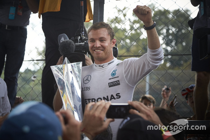 Ganador de la carrera Nico Rosberg, Mercedes AMG F1 celebra