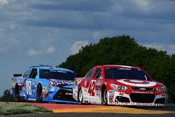Kyle Larson, Chip Ganassi Racing Chevrolet, Kyle Busch, Joe Gibbs Racing Toyota