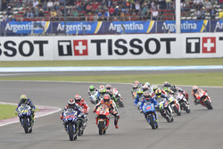 Jorge Lorenzo, Yamaha Factory Racing, prend la tête au départ