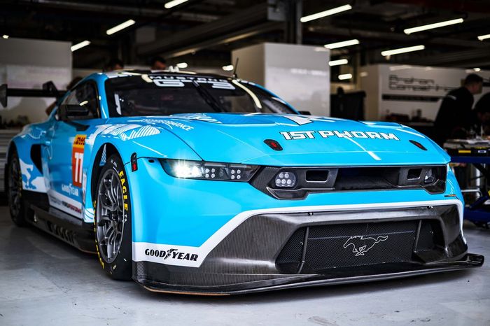 #77 Proton Competition Ford Mustang LMGT3: Ryan Hardwick, Zacharie Robichon, Ben Barker