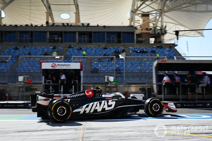 Nico Hulkenberg, Haas VF-24, en boxes 
