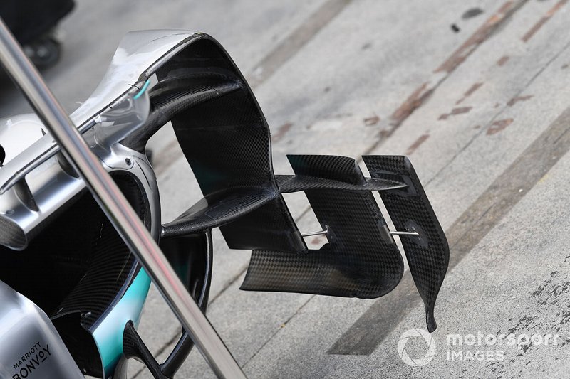Mercedes W10: Windabweiser
