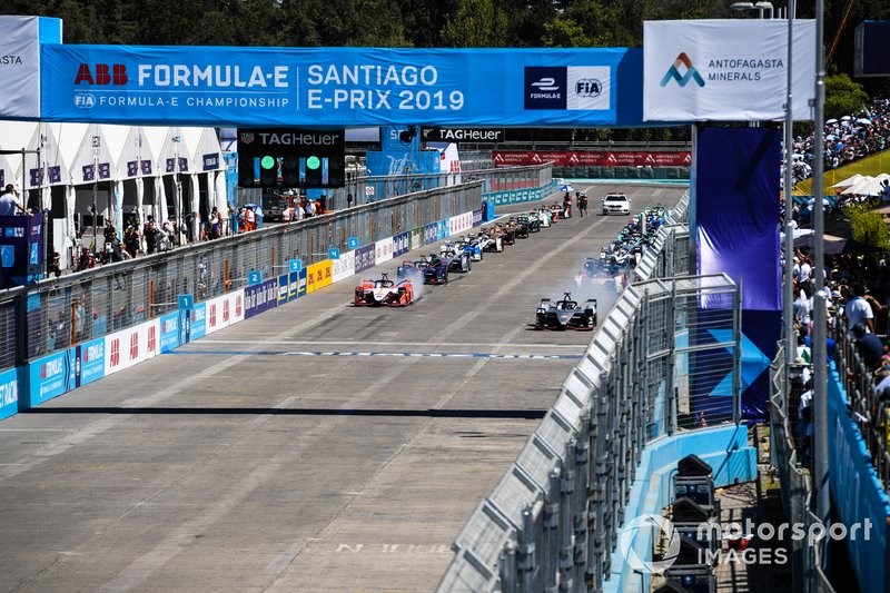 Le monoposto si preparano a raggiungere la loro casella in griglia, con Sébastien Buemi, Nissan e.Dams, Nissan IMO1, Pascal Wehrlein, Mahindra Racing, M5 Electro, in prima fila