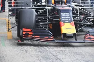 Red Bull Racing RB15 voorvleugel detail