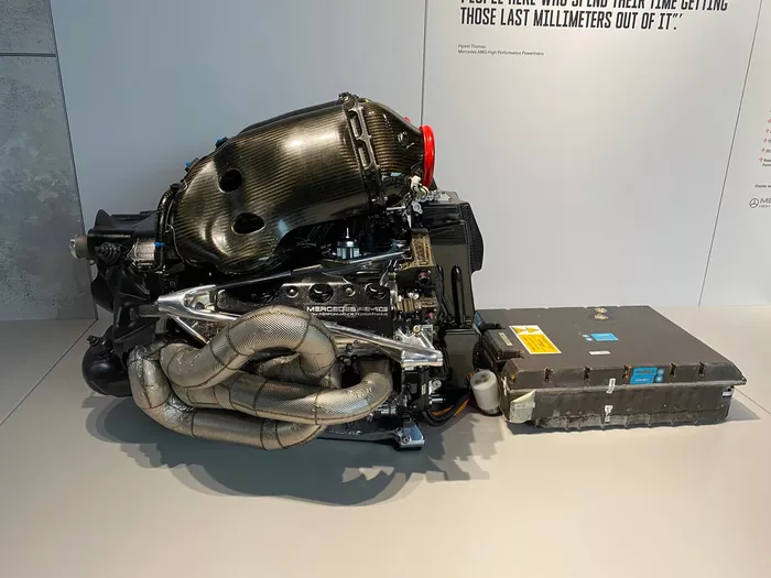 Een F1-krachtbron van Mercedes bij F1 Exhibition