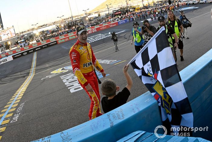 El Campeón de la Copa Nascar Joey Logano, Equipo Penske, Ford Mustang