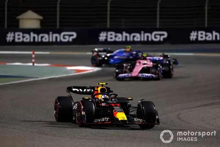 Sergio Pérez, Red Bull Racing RB19, Pierre Gasly, Alpine A523
