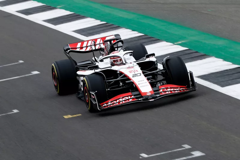 Shakedown de la Haas VF-23 à Silverstone