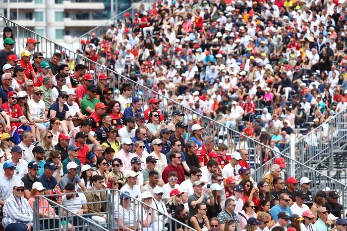 Los aficionados llenan las gradas 
