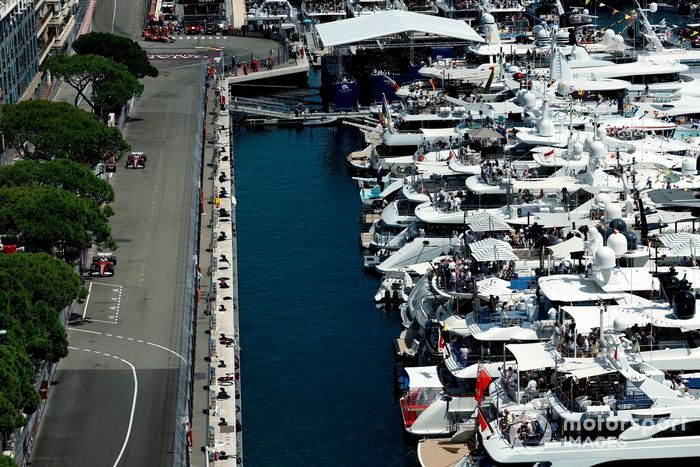 Charles Leclerc, Ferrari, Lewis Hamilton