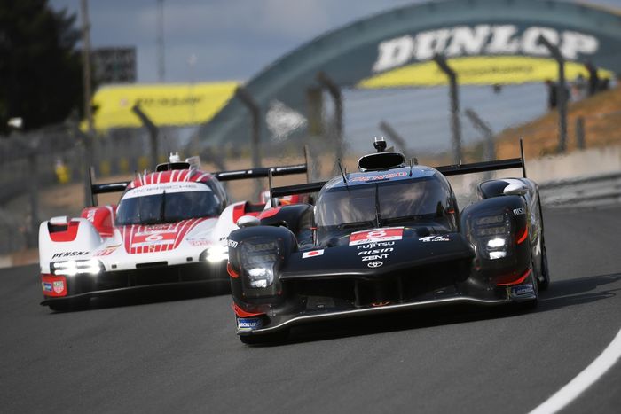 #8 Toyota Gazoo Racing Toyota GR010 - Hybrid: Sébastien Buemi, Brendon Hartley, Ryo Hirakawa, #6 Porsche Penske Motorsport Porsche 963: Kevin Estre, Laurens Vanthoor, Matt Campbell
