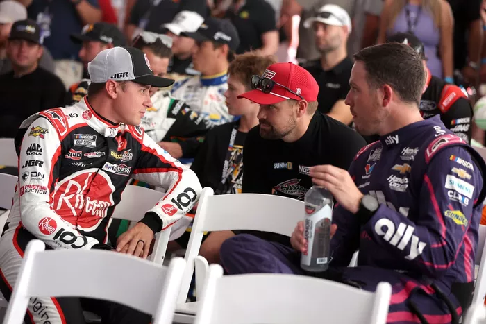 Christopher Bell, Joe Gibbs Racing Toyota, Ricky Stenhouse Jr., Hyak Motorsports Chevrolet, Alex Bowman, Hendrick Motorsports Chevrolet