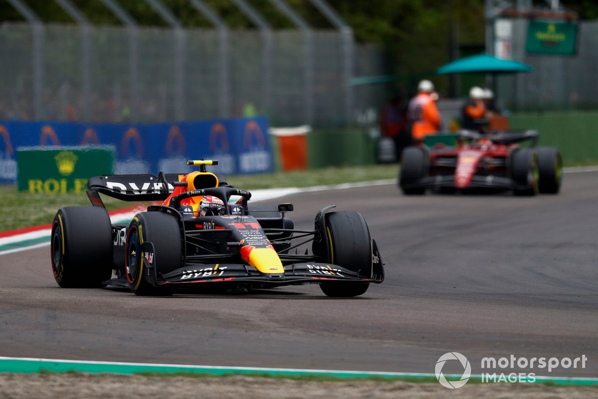 Hill, Leclerc'in Perez'den öğrenebileceği şeyler olduğunu düşünüyor 1 Formula 1 Haberleri - F1 Puan Durumu Sergio Perez, Red Bull Racing RB18, Charles Leclerc, Ferrari F1-75