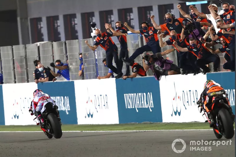 Enea Bastianini, Gresini Racing , Brad Binder, Red Bull KTM Factory Racing