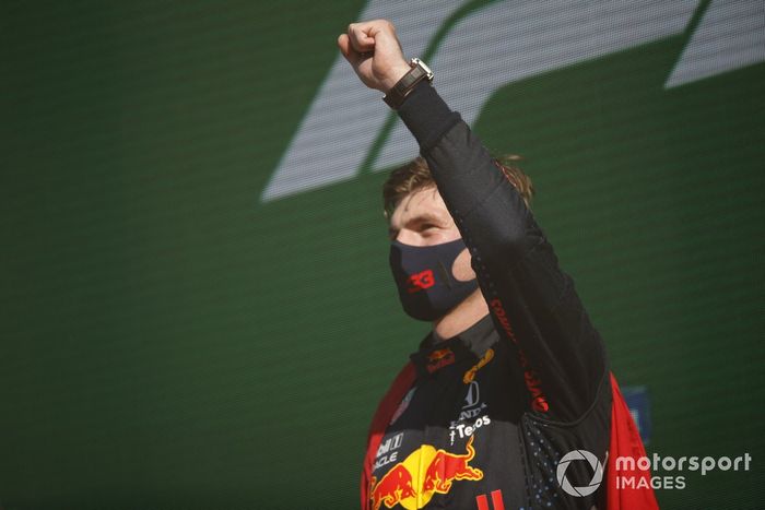 Podio: ganador Max Verstappen, Red Bull Racing