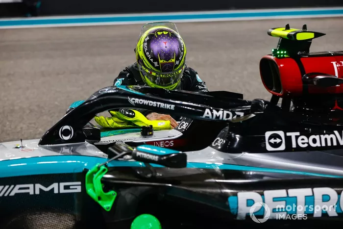 Lewis Hamilton, Mercedes-AMG F1 Team, célèbre sur la grille de départ à la fin de la course.