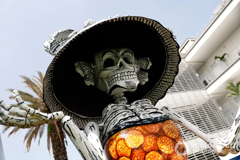 La Calavera Catrina in the Paddock 