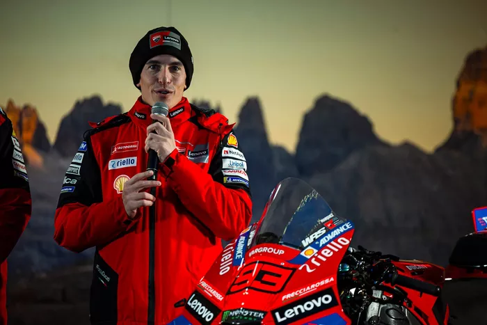 Campeones en pista con Marc Márquez y Francesco Bagnaia, equipo Ducati