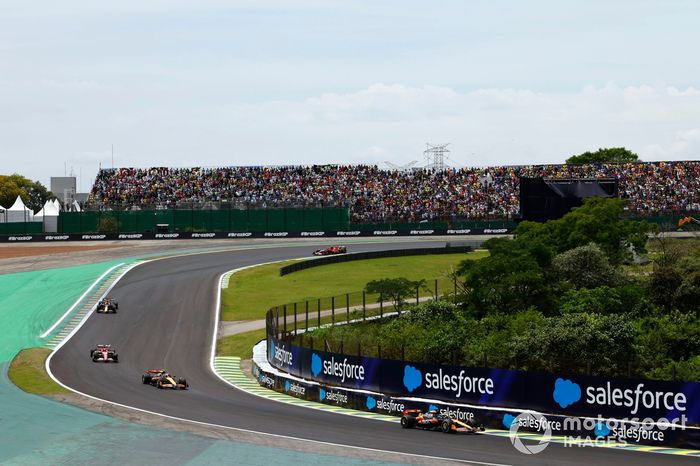 Oscar Piastri, McLaren MCL38, Lando Norris, McLaren MCL38, Charles Leclerc, Ferrari SF-24 