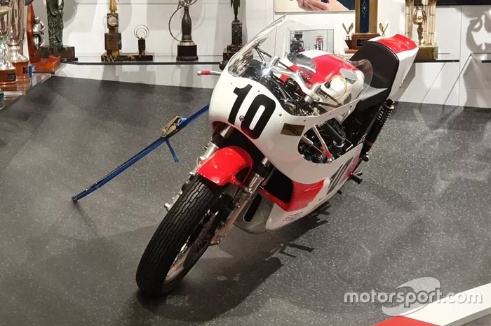 Yamaha TZ 750