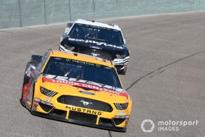 Clint Bowyer, Stewart-Haas Racing, Ford Mustang Rush Truck Centers / Haas CNC