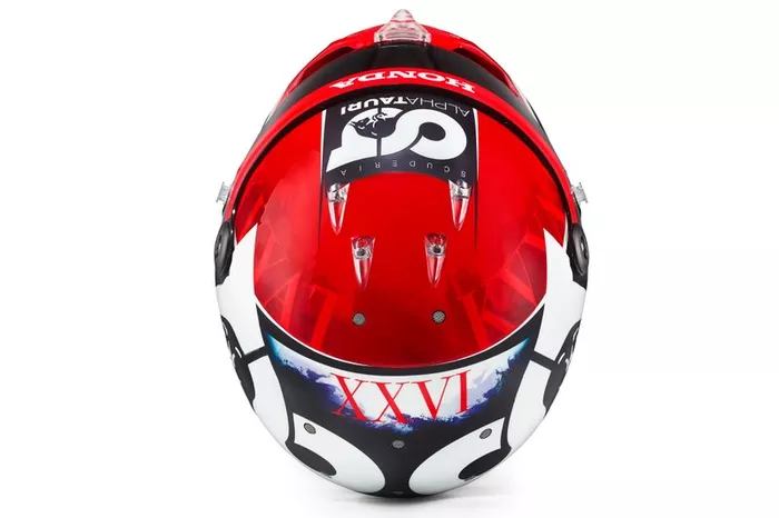 Casco de Daniil Kvyat, AlphaTauri