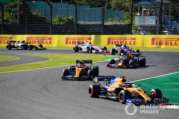 Carlos Sainz Jr, McLaren MCL34 , lidera Lando Norris, McLaren MCL34, Alex Albon, Red Bull RB15, Pierre Gasly, Toro Rosso STR14, y Lance Stroll, Racing Point RP19