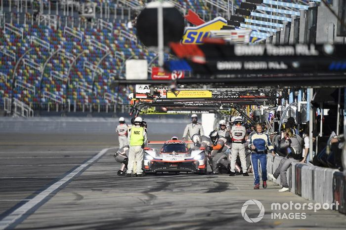 #6 Acura Team Penske Acura DPi, DPi: Juan Pablo Montoya, Dane Cameron, Simon Pagenaud - pit stop/