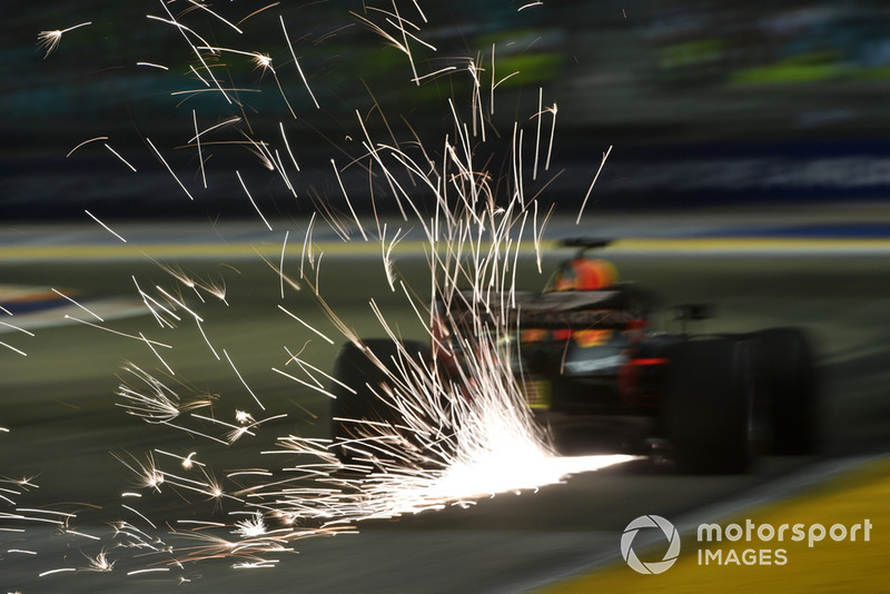 4. Daniel Ricciardo, Red Bull Racing RB14 sparks