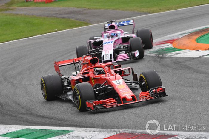 Sebastian Vettel, Ferrari SF71H y Sergio Perez, Racing Point Force India VJM11 