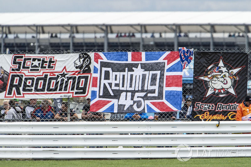 Des banderoles en soutien à Scott Redding
