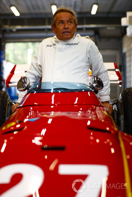 La leyenda de las carreras belgas Jacky Ickx demuestra un Ferrari 312B