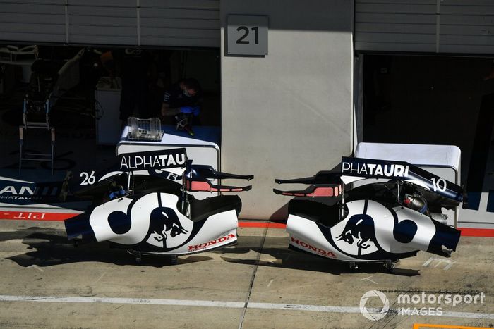 La carrocería del AlphaTauri Honda en el pit lane