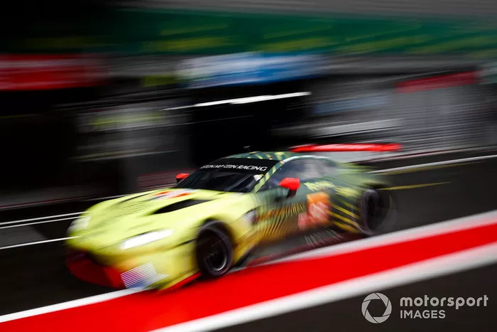 #98 Aston Martin Racing Aston Martin Vantage: Paul Dalla Lana, Augusto Farfus, Ross Gunn 