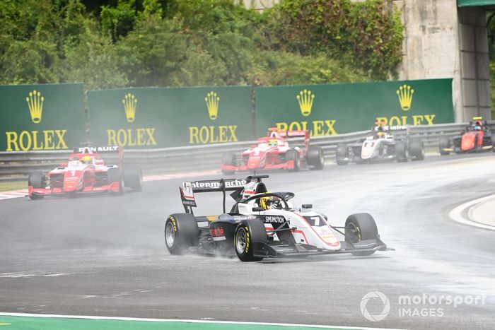 Theo Pourchaire, ART Grand Prix leads Oscar Piastri, Prema Racing and Logan Sargeant, Prema Racing 