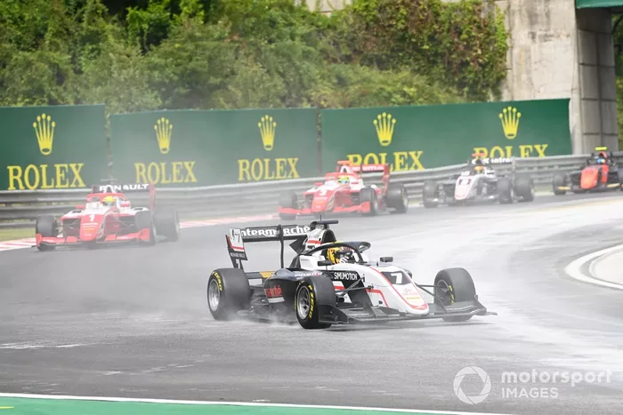 Theo Pourchaire, ART Grand Prix leads Oscar Piastri, Prema Racing and Logan Sargeant, Prema Racing 