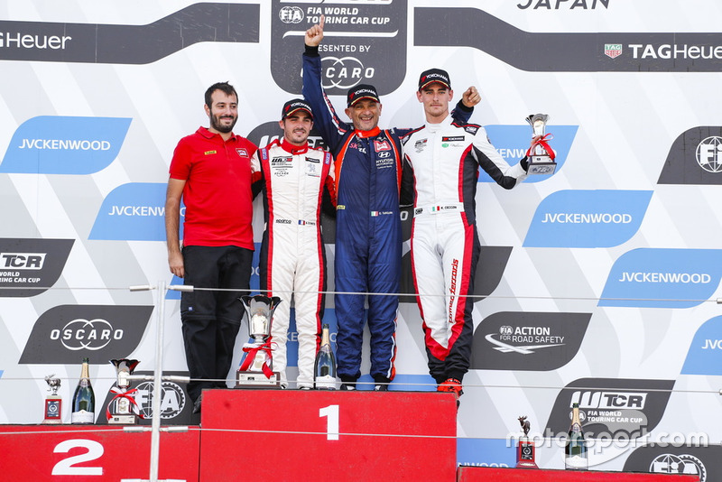 Podium: Race winner Gabriele Tarquini, BRC Racing Team Hyundai i30 N TCR, second place Aurélien Comte, DG Sport Competition Peugeot 308TCR, third place Kevin Ceccon, Team Mulsanne Alfa Romeo Giulietta TCR