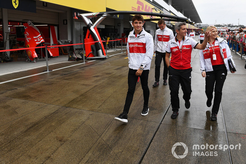 Charles Leclerc, Sauber with Xevi Pujolar, Sauber Head of Track Engineering and Ruth Buscombe, Sauber Race Strategist