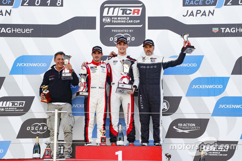 Podium: 1. Kevin Ceccon, Team Mulsanne Alfa Romeo Giulietta TCR, 2. Aurélien Comte, DG Sport Competition Peugeot 308TCR, 3. Yvan Muller, YMR Hyundai i30 N TCR