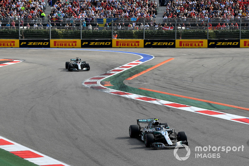 Valtteri Bottas, Mercedes AMG F1 W09, Lewis Hamilton, Mercedes AMG F1 W09