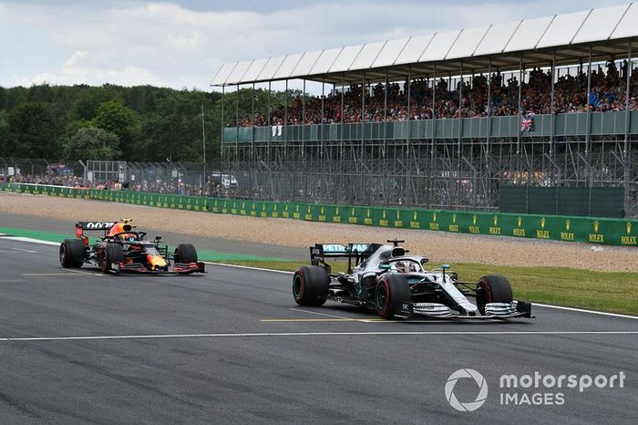 Lewis Hamilton, Mercedes AMG F1 W10, Pierre Gasly, Red Bull Racing RB15