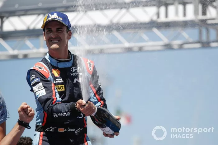 Podio: ganador Dani Sordo, Hyundai Motorsport