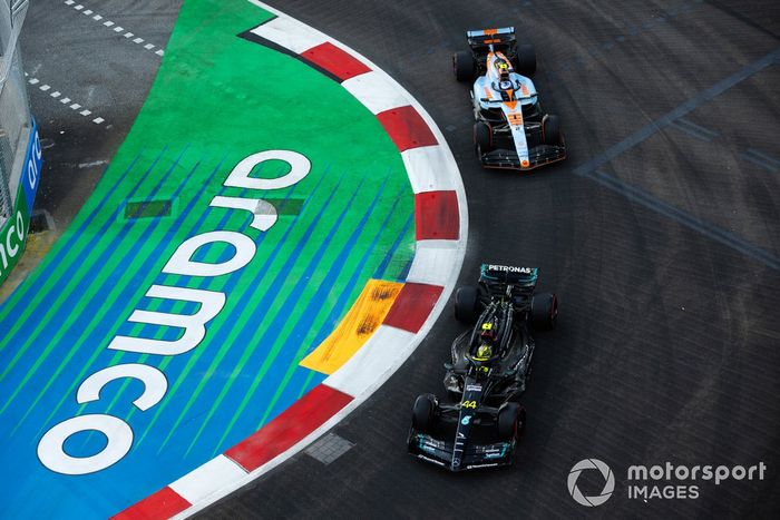 Lewis Hamilton, Mercedes F1 W14 Logan Sargeant, Williams FW45 