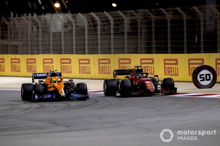 Lando Norris, McLaren MCL35M, Charles Leclerc, Ferrari SF21