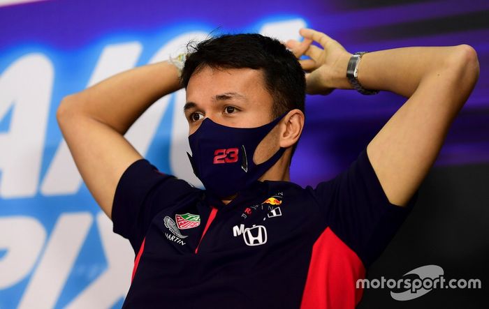 Alex Albon, Red Bull Racing en la conferencia de prensa