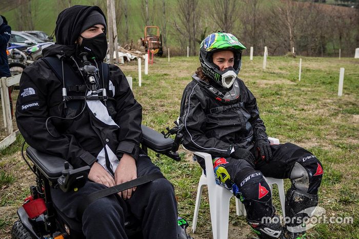 Bryan Toccaceli, coach de la VR46 Riders Academy, con Franco Morbidelli