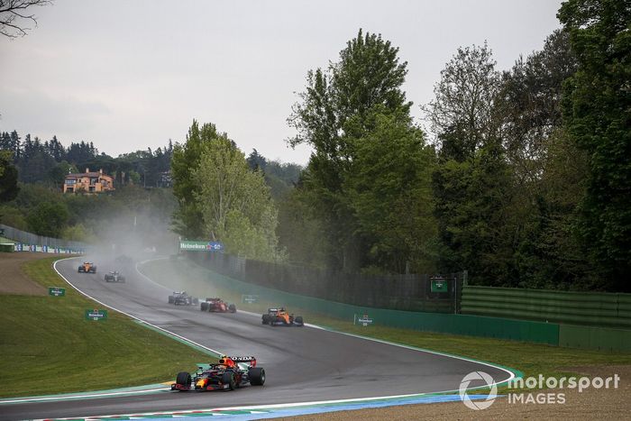 Sergio Pérez, Red Bull Racing RB16B, Daniel Ricciardo, McLaren MCL35M, Carlos Sainz Jr., Ferrari SF21, Pierre Gasly, AlphaTauri AT02