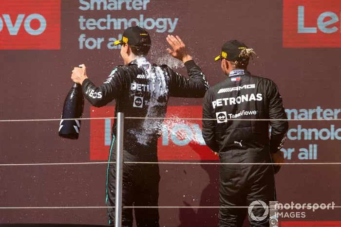 Podio: segundo lugar Lewis Hamilton, Mercedes-AMG, tercer lugar George Russell, Mercedes-AMG 
