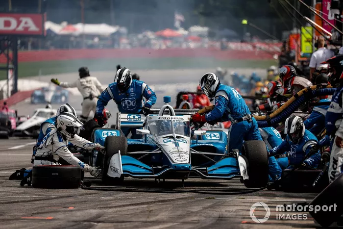 Josef Newgarden, Team Penske Chevrolet, pit stop